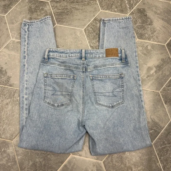 American Eagle Light Blue Mom Jeans - Picture 5 of 6